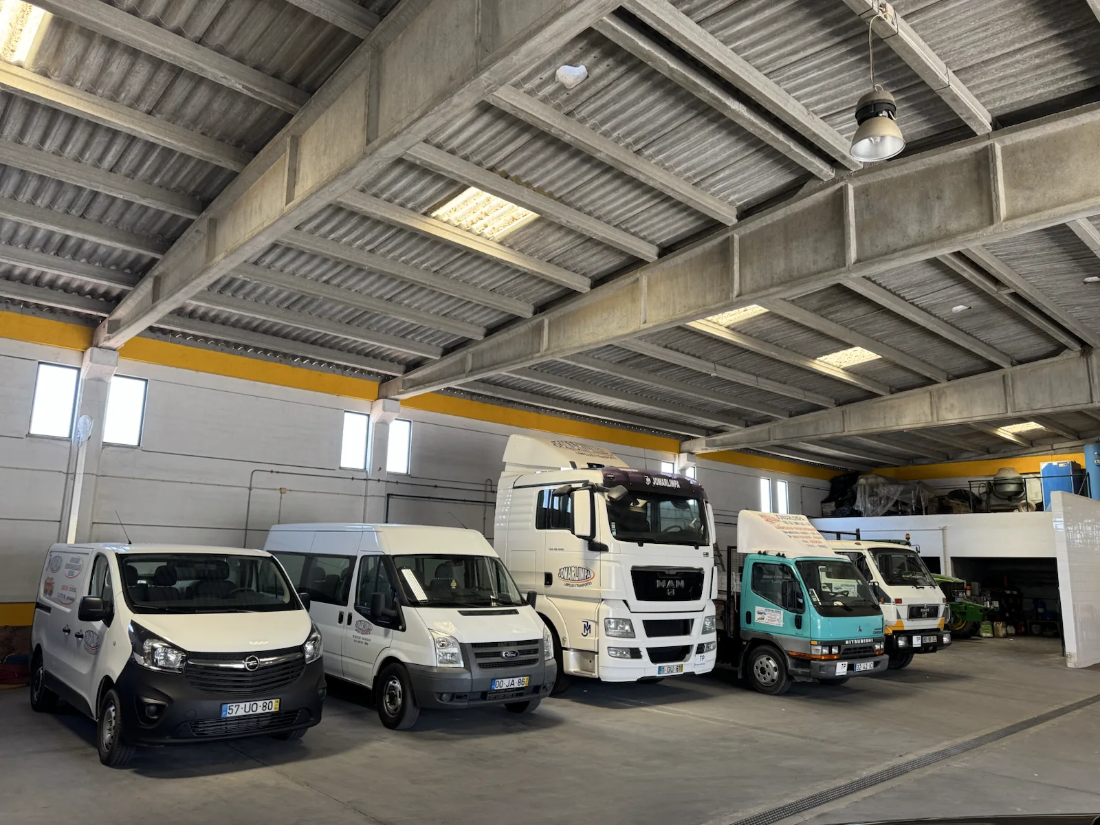 Interior das instalações da Jomarlimpa em Sines