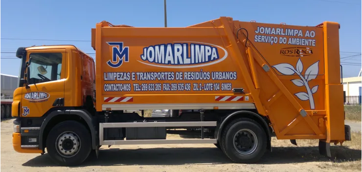 Camião da Jomarlimpa para recolha de resíduos